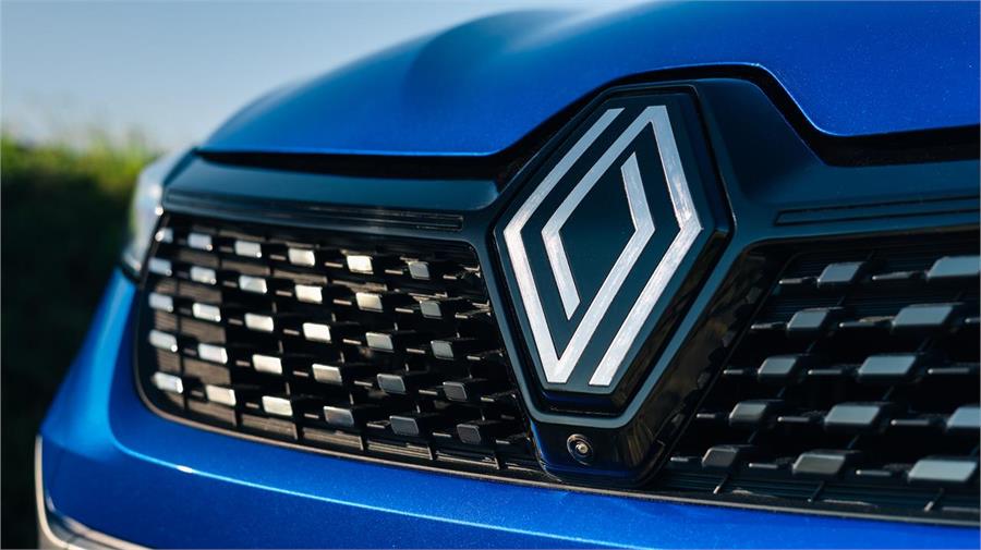 El nuevo logo de Renault preside el frontal del Clio 2024.