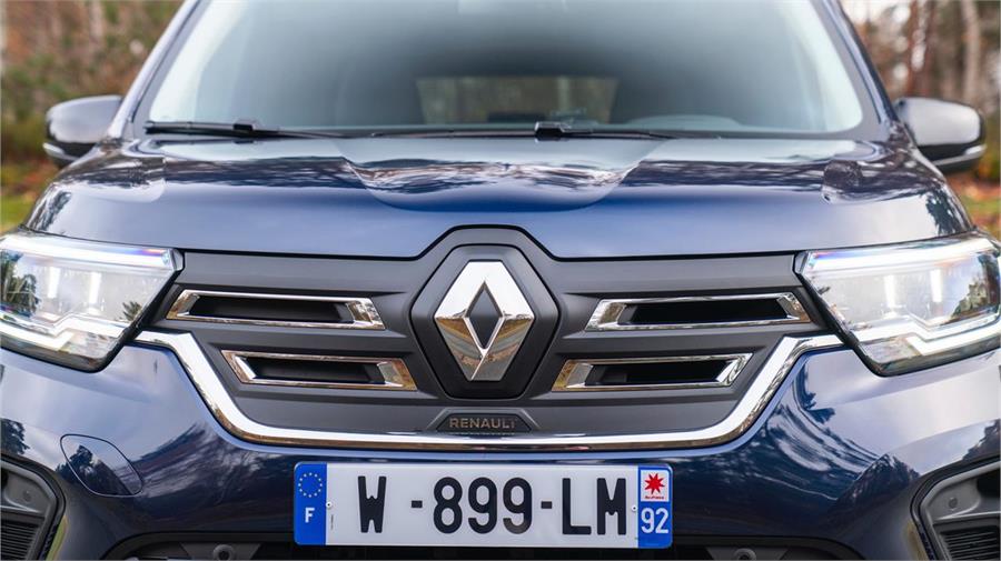 El diseño de la parrilla permite distinguir de un vistazo al Renault Kangoo Combi E-Tech.