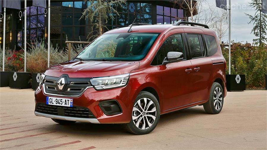 El nuevo Renault Kangoo Combi E-Tech es la versión 100% electrica de la popular "furgo familiar" de la marca francesa.