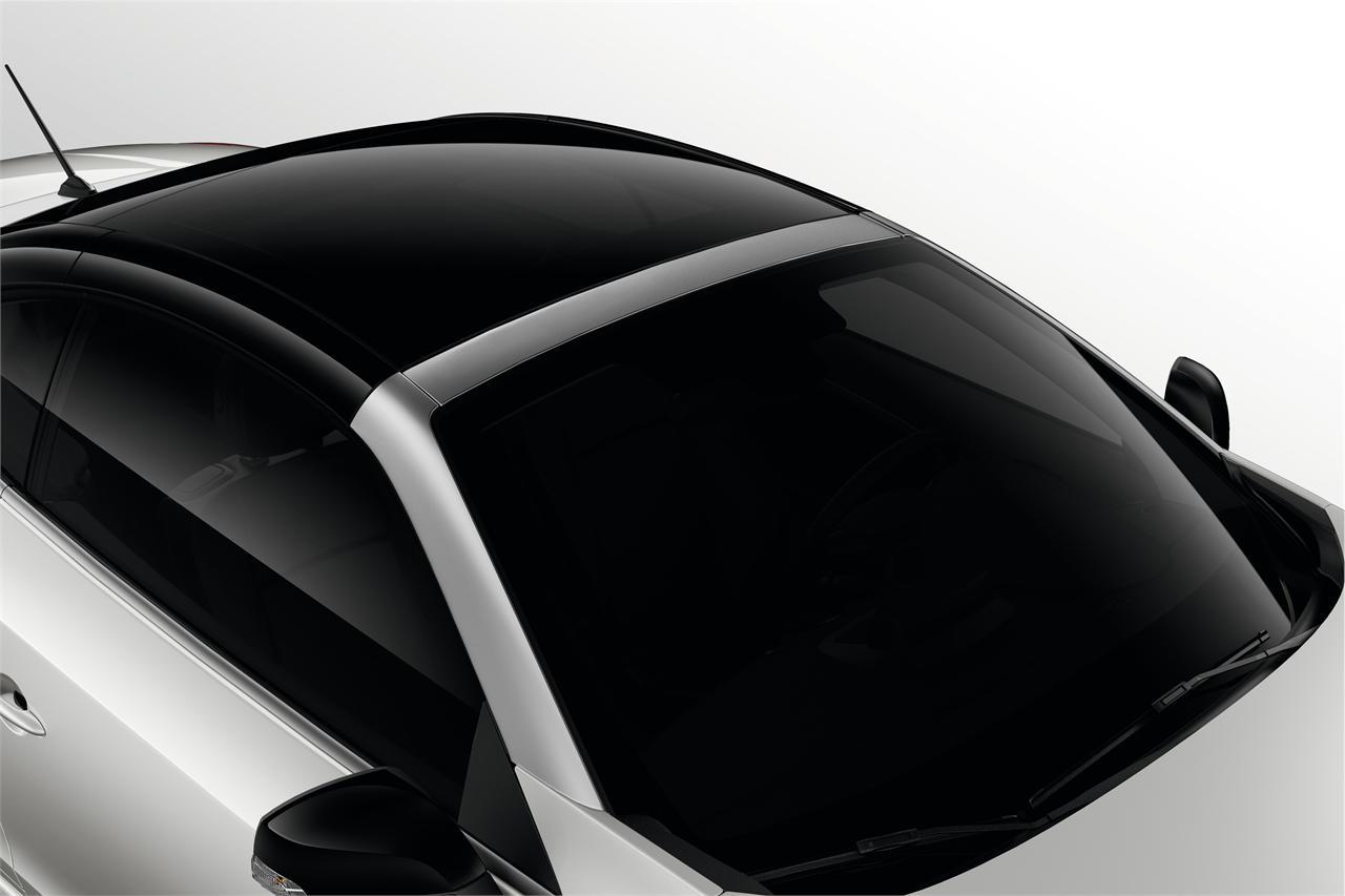 Este cabriolet monta un techo de cristal panorámico, plegable, que lo diferencia de su competencia más directa. 