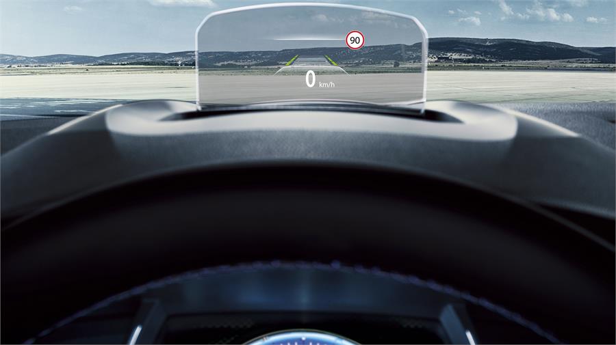 Una de las novedades de esta generación del Mégane es la disponibilidad de un sistema de head-up display mediante una pantalla de metacrilato transparente.
