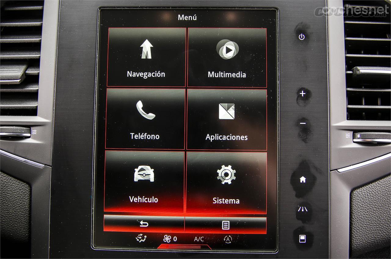 El sistema de información y entretenimiento R-Link 2 se maneja de forma similar a una tablet. La pantalla vertical es de 8,7", aunque la que equipa el coche de serie es de 7".