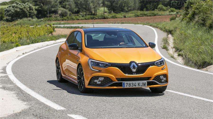 Es la primera vez que el Renault Mégane incorpora el sistema 4Control de ruedas directrices en el eje trasero. Lo convierte en un compacto muy ágil. 