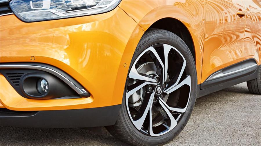 Renault innova ofreciendo las llantas de 20 pulgadas de serie en toda la gama. La marca garantiza el suministro de neumáticos de recambio a precio de neumático de 17 pulgadas. 