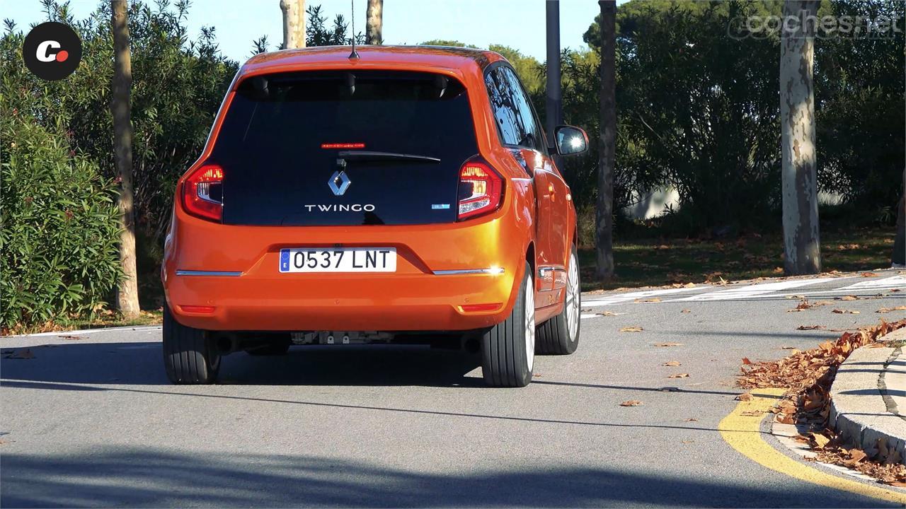 El tema de la autonomía es complicado en este coche. Sólo en ciudad podremos hacer unos 250 km, en autopista si llegamos a 100 km podemos estar contentos.