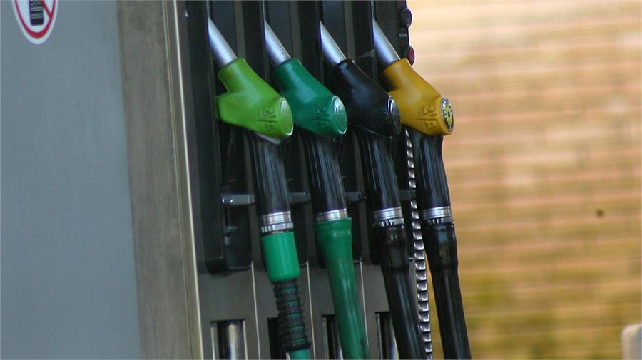 Opiniones de Desde 2009 el gasóleo no costaba más que la gasolina: Llenar un depósito di