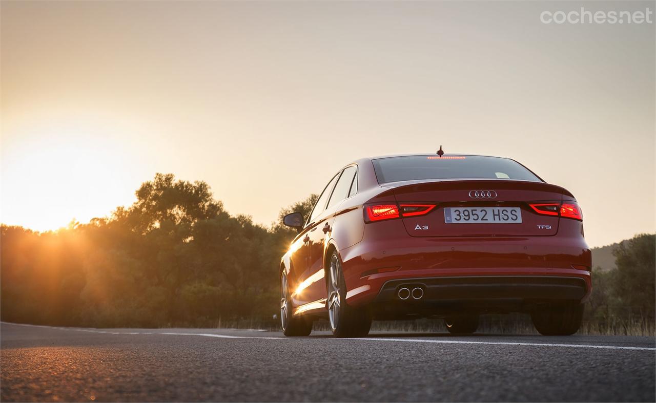 Desde todos los ángulos la carrocería del A3 Sedan es una de las más bellas de la gama. Sus líneas de tensión y la baja altura del techo juegan mucho a su favor.