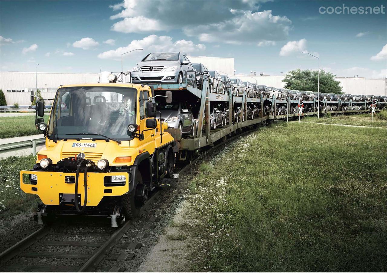 La versión Dual-Mode puede circular por la vía de un tren y es capaz de arrastrar un conjunto de vagones de hasta 1.000 toneladas de peso.