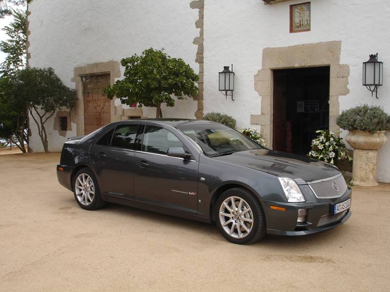 Cadillac STS-V: Lujo y potencia se dan la mano