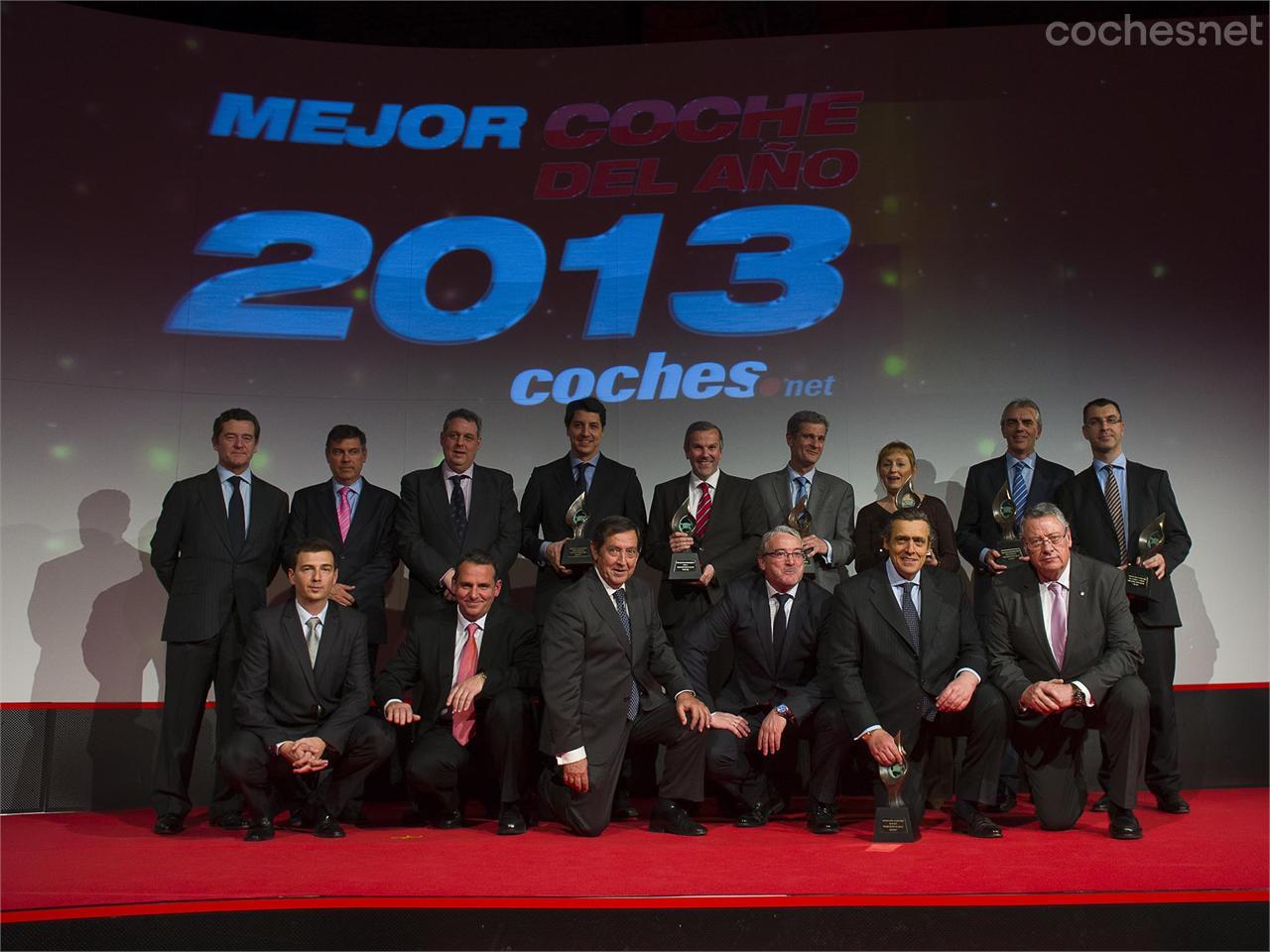 Foto de familia con los premiados y el Comité de Honor. 