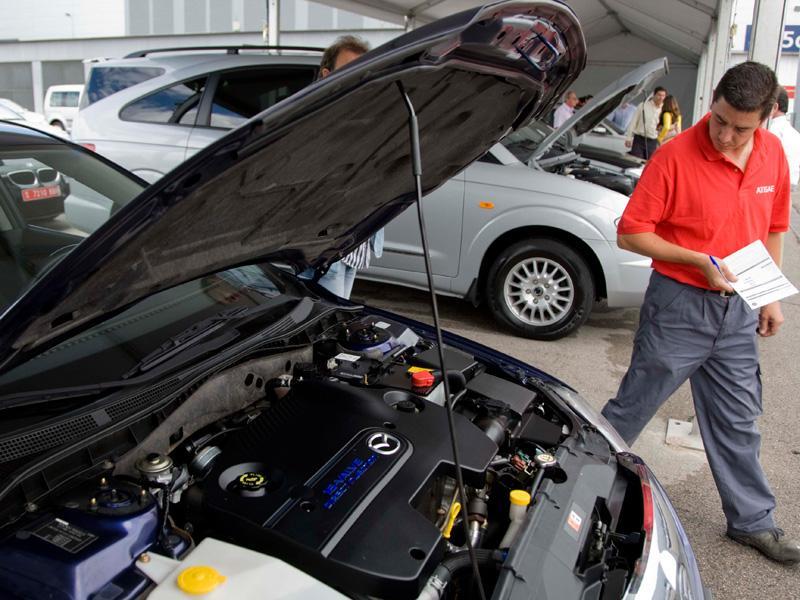 El 40% retrasa la visita al taller de coches