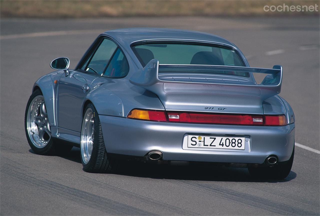 En 1996 Porsche fabricó 57 unidades con 430 CV, siete más de las necesarias para homologar el 911 GT2 de carreras.