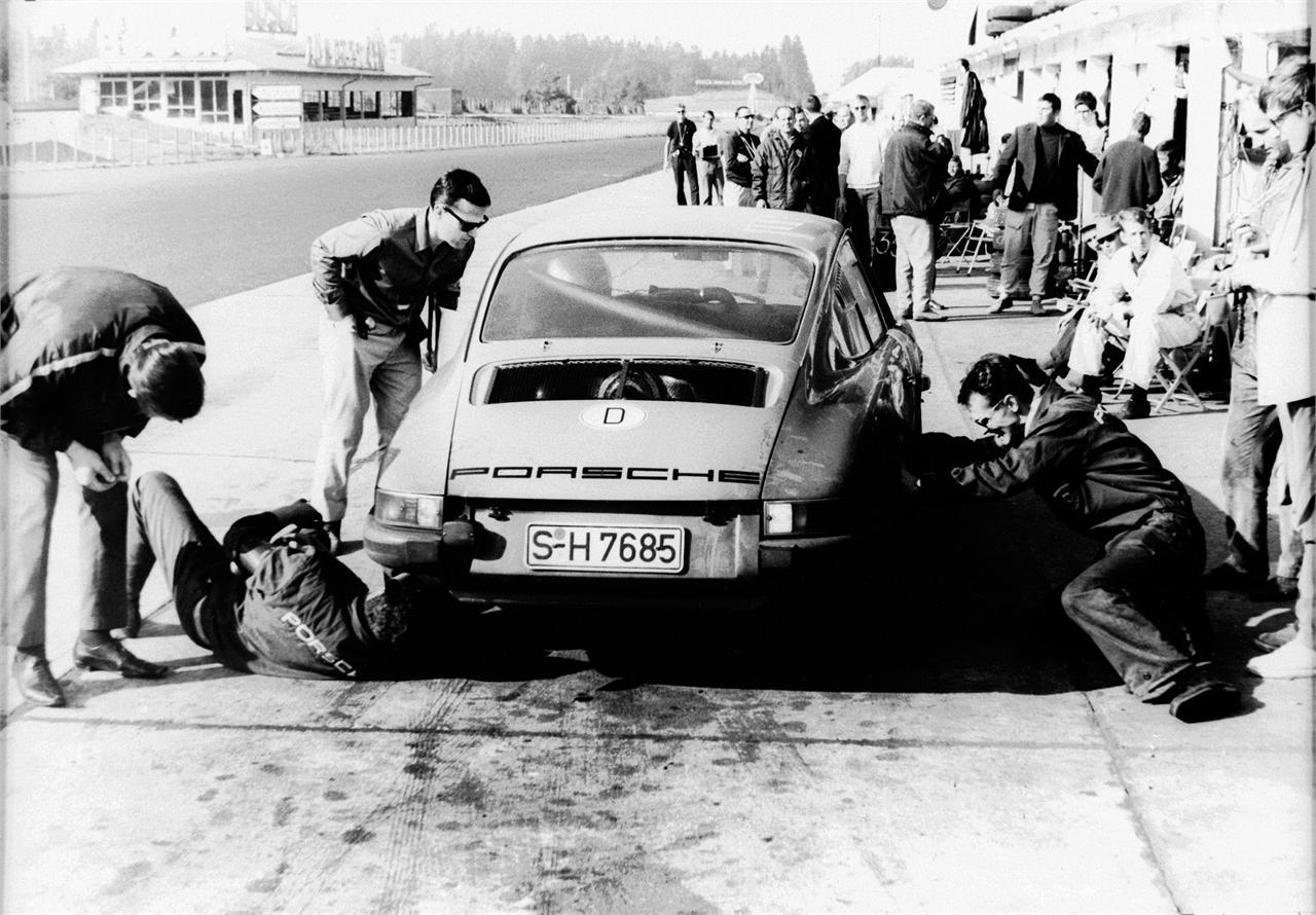 Gran número de clientes de todo el mundo usaron sus 911 matriculados de calle para competir en circuito a mediados de los sesenta.