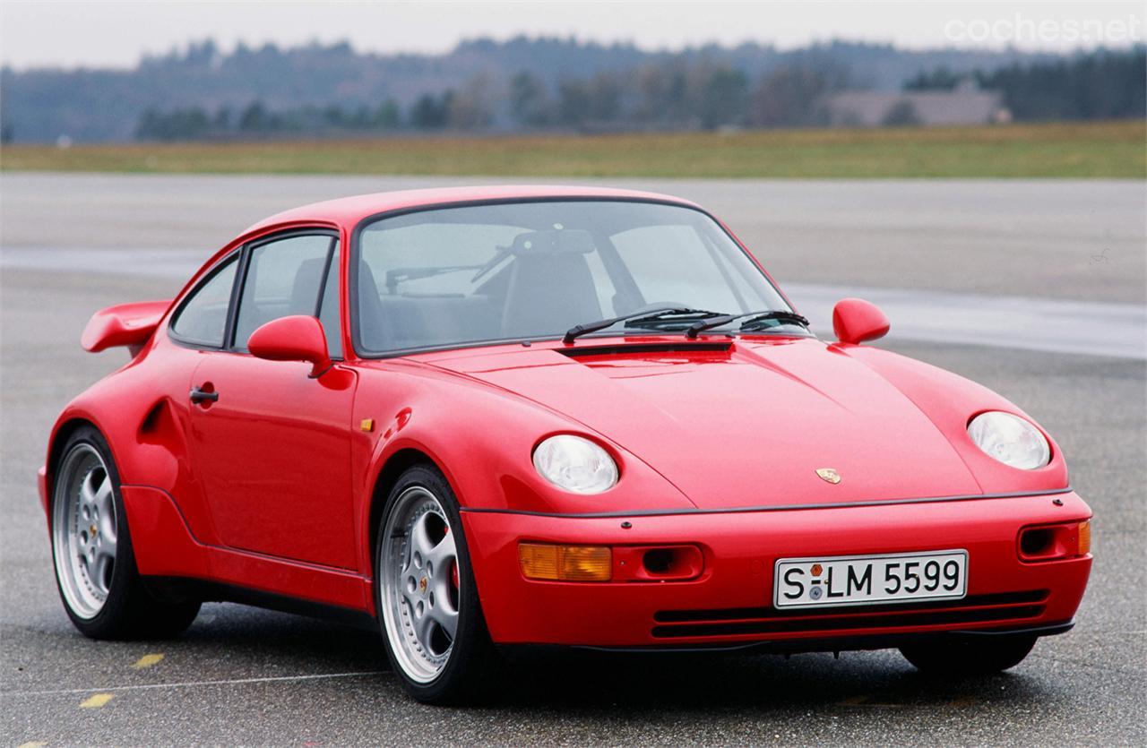 La opción Flat Nose o Slant Nose sólo volvió a estar disponible con el Porsche 911 Turbo 964, en este caso montaba faros redondos que subían como los del 968. 