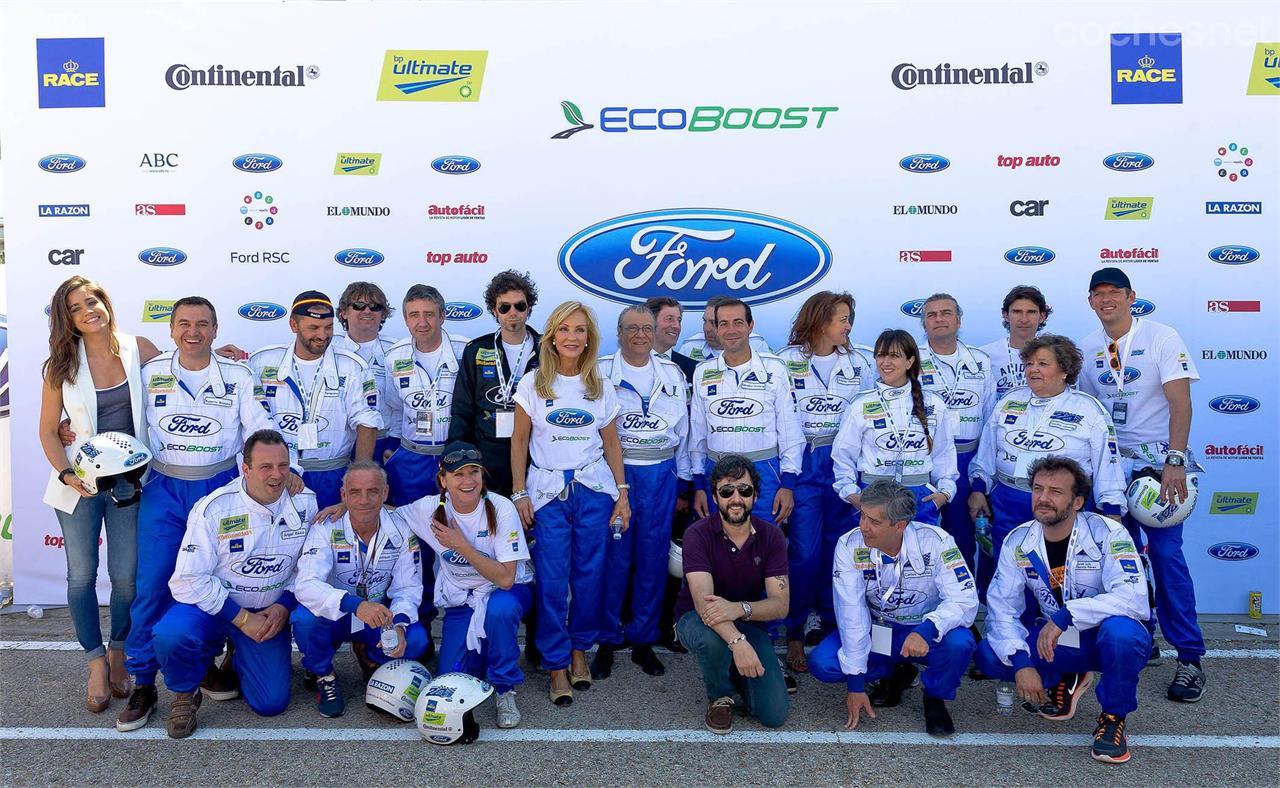 Foto de familia de los "embajadores" que acudieron a la prueba de manera desinteresada.