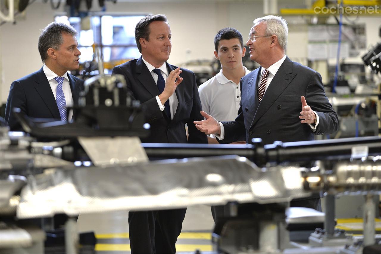 El primer ministro británico, David Cameron, visitó la factoría de Crewe.