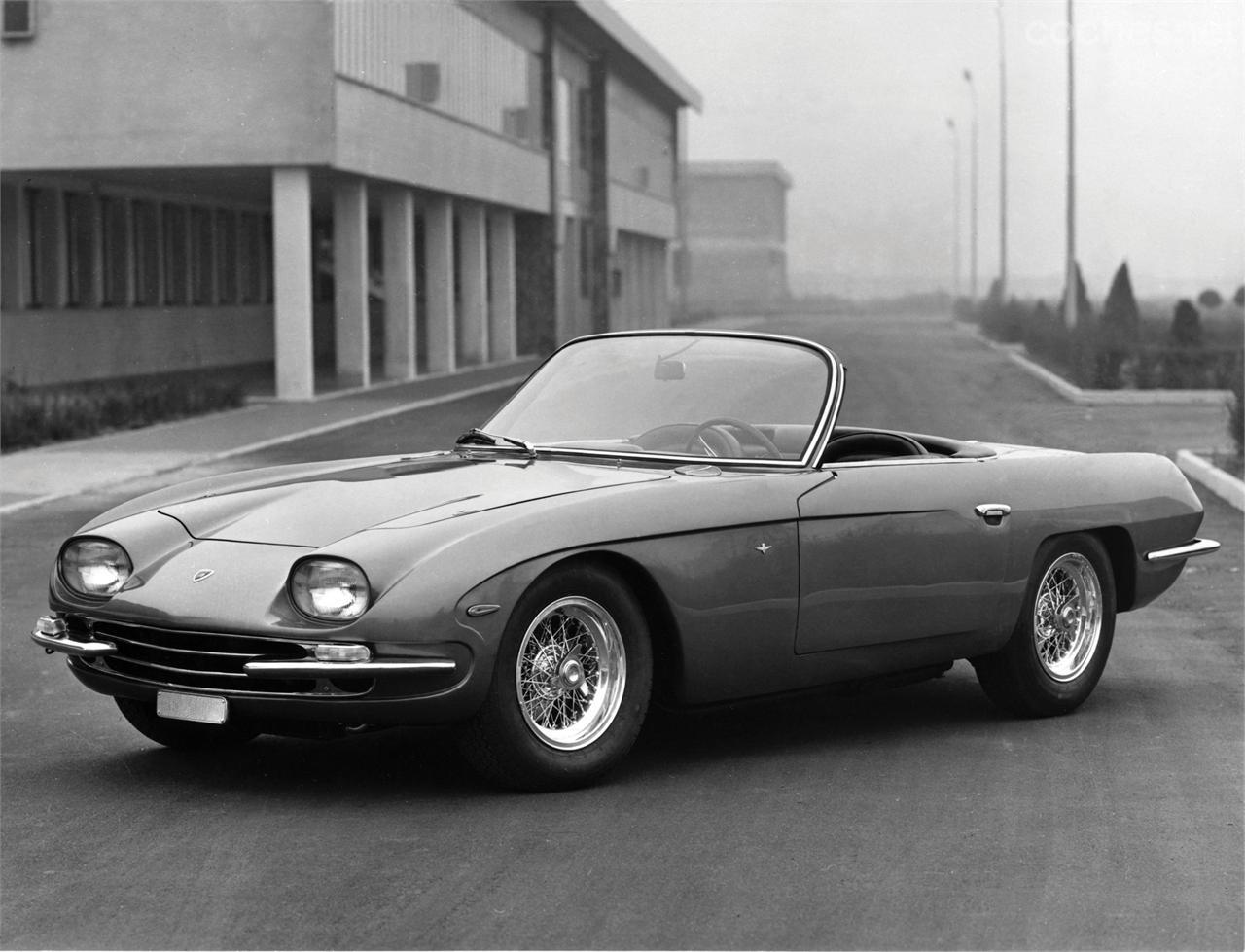 Sólo se fabricaron dos unidades del 350 GTS, la versión descapotable del 350 GT. Una de ellas tomó parte en el Grande Giro que Lamborghini organizó para celebrar su 50º Aniversario.