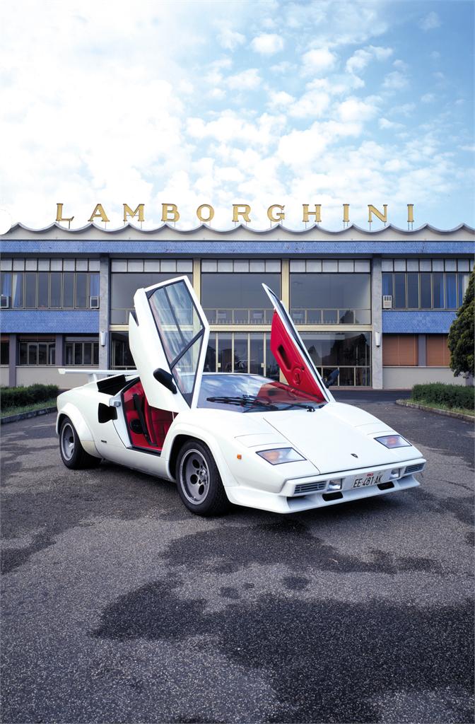 Los puristas ensalzan a lo más alto el LP400 Periscopo, las primeras series del Countach. Sin embargo, los LP500 S y los Quatrovalvole con ese alerón y esos pasos de rueda quitan el hipo.