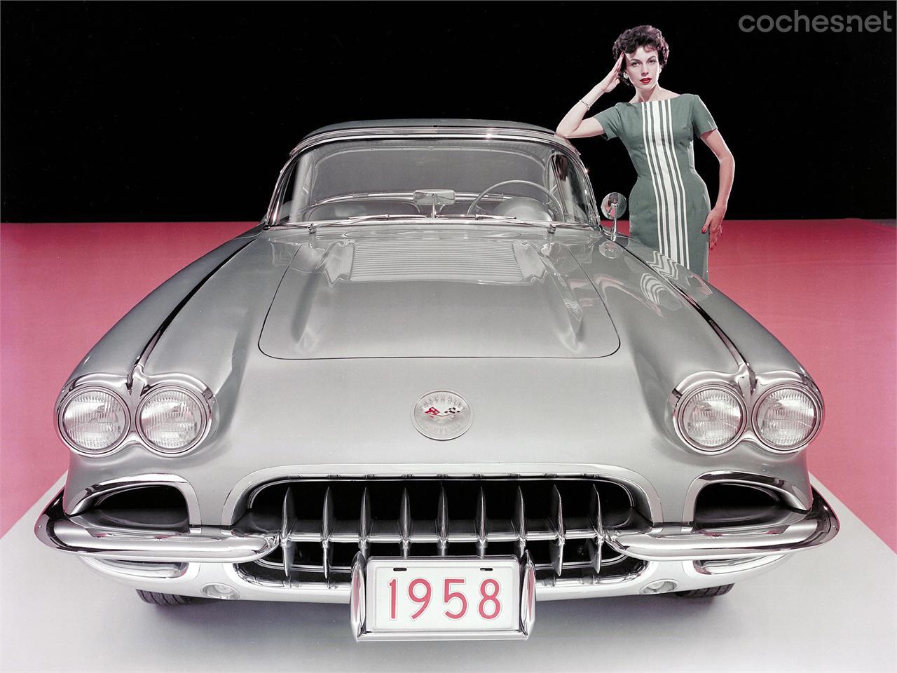 En 1958 el frontal del Corvette contaba con dos dobles faros. No fue hasta 1961 cuando llegaron los cuatro pilotos traseros, un rasgo distintivo que desde entonces se ha mantenido intacto hasta hoy.