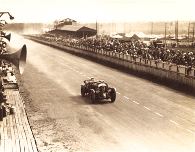 Tim Birkin venció las 24 Horas de Le Mans de 1929 al volante de un Bentley 4 1/2 Litre como el de la imagen.