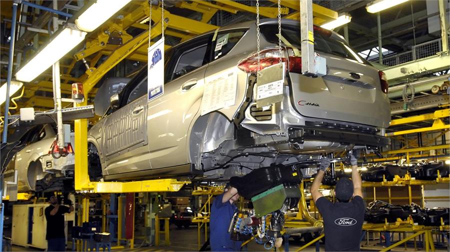 Ford ha anunciado que en 2015 dejará de producir los modelos C-Max y Gran C-Max en Valencia, en su lugar llegarán los nuevos Mondeo y S-Max. 