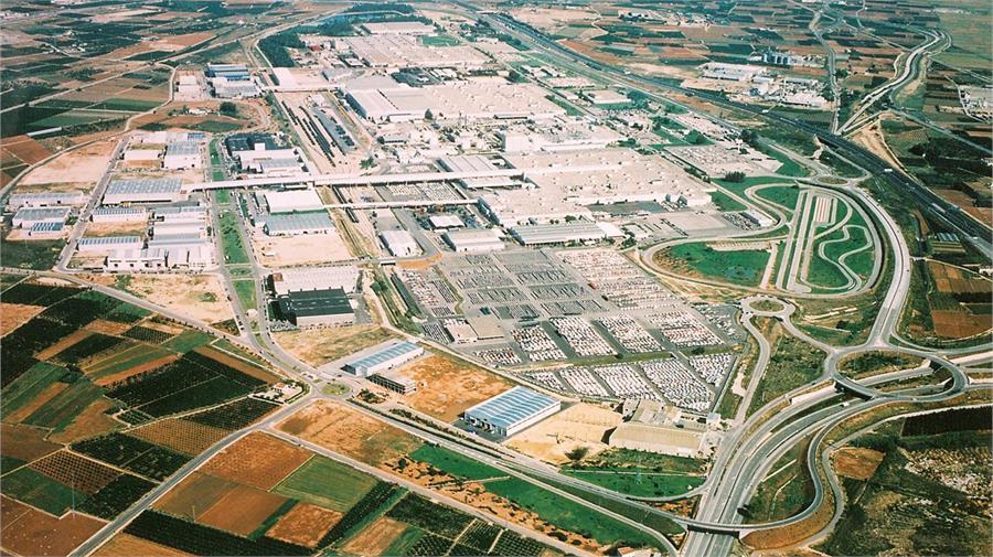 Desde 1995 la factoría de Almusafes cuenta con un polígono adyacente, el Parque Industrial Juan Carlos I, donde se encuentran los proveedores que suministran componentes.