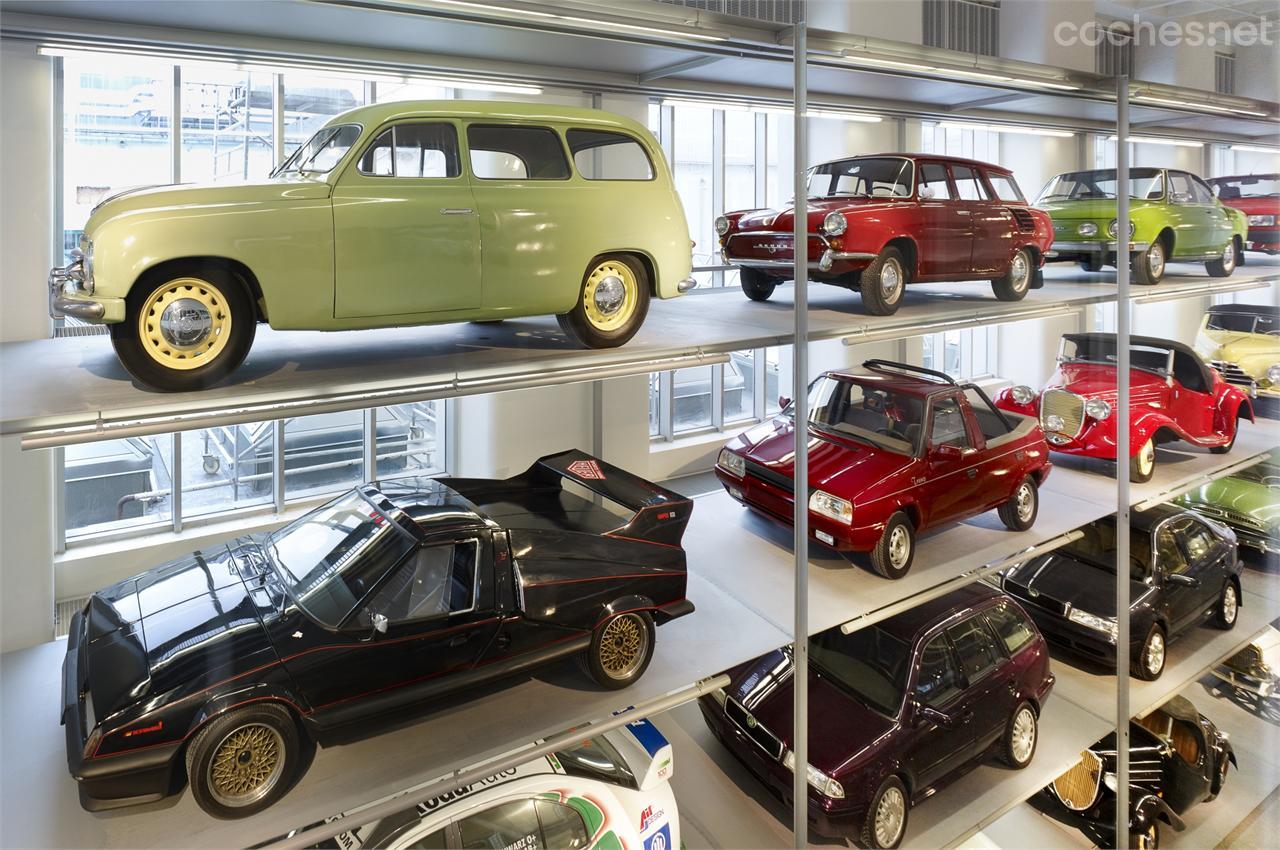 El Museo Skoda reabrió sus puertas el año 2012 en Mladá Boleslav con una nueva superficie de exposición de 1.800 m2 y nada menos que 46 coches.