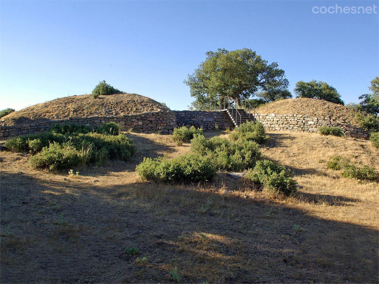 Necrópolis de La Coba, yacimiento arqueológico que encontraremos ya de vuelta hacia Ávila.