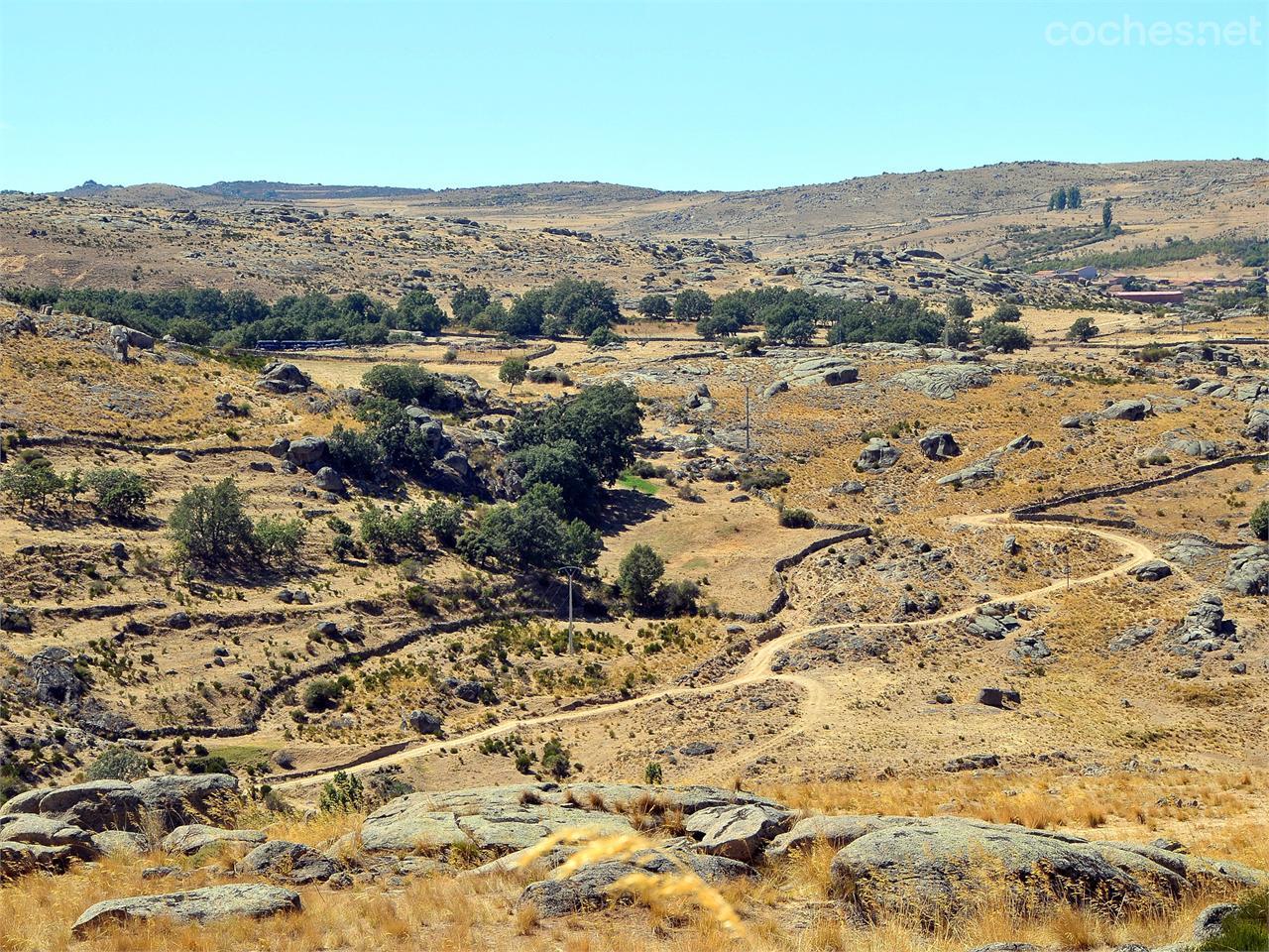 La Sierra de Ávila ofrece un sinfín de pistas por las que perderse.