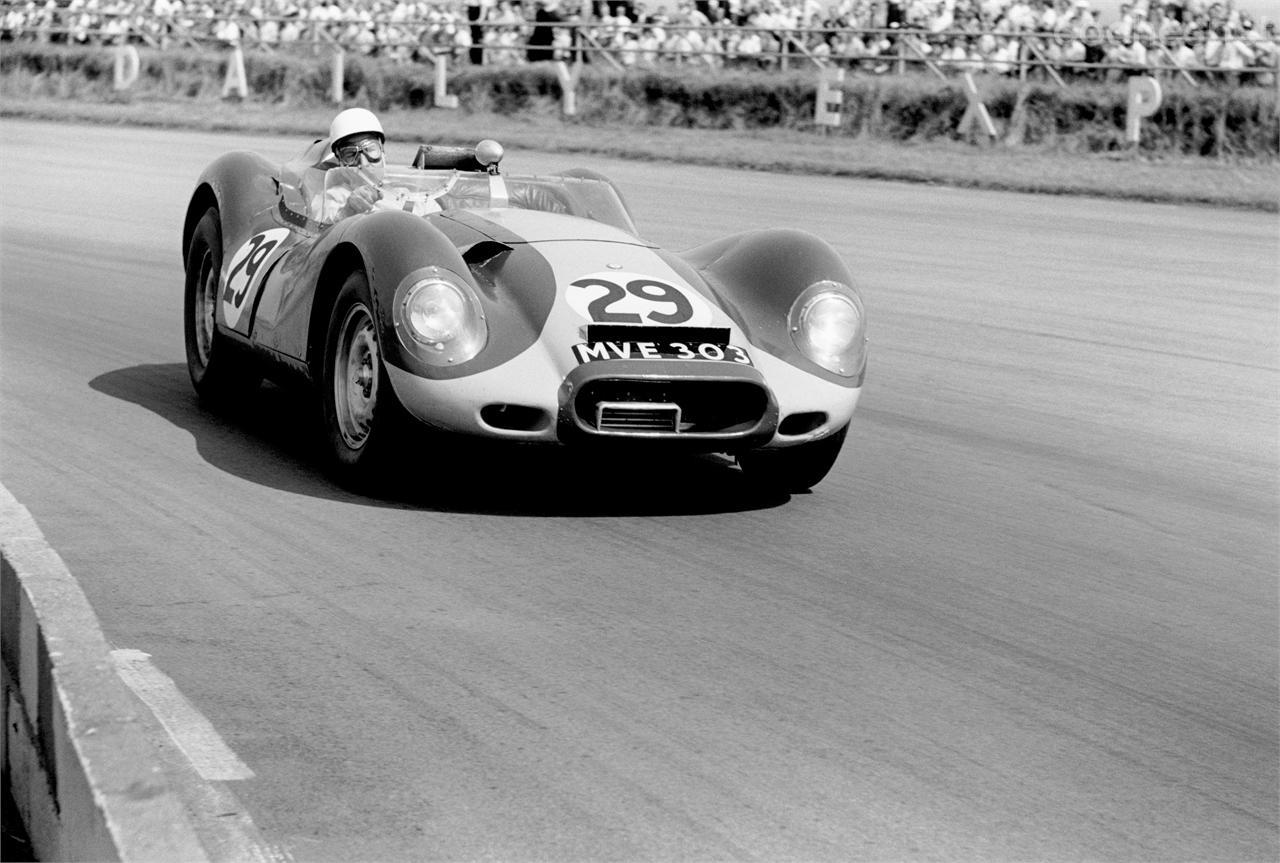 Pilotos de la talla de Stirling Moss, Jim Hall, Jim Clark o Archie Scott Brown brillaron al volante de los sensacionales Lister tanto en Europa como en Estados Unidos.