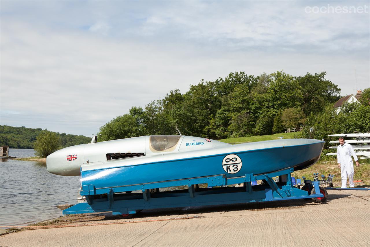 El proyecto Bluebird K3 de Sir Malcolm Campbell era una lancha de 7,01 metros de eslora animada por un motor Rolls-Royce V12 de avión con 37 litros y más de 2.500 CV.