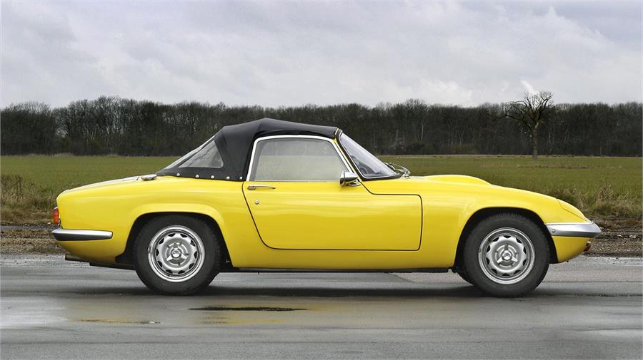 Una de las principales fuentes de inspiración del primer Mazda MX-5 fue el Lotus Elan (1962 y 1973).