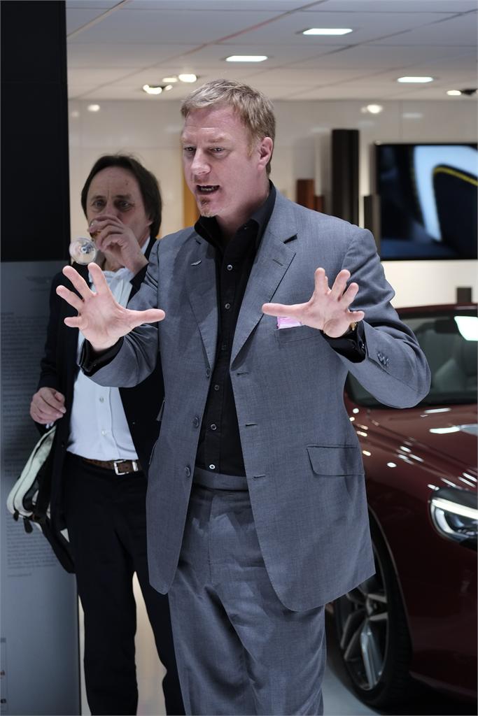 Marek Reichman, Director de Diseño de Aston Martin, tan cercano como siempre pudimos charlar con él en el stand de la marca británica.