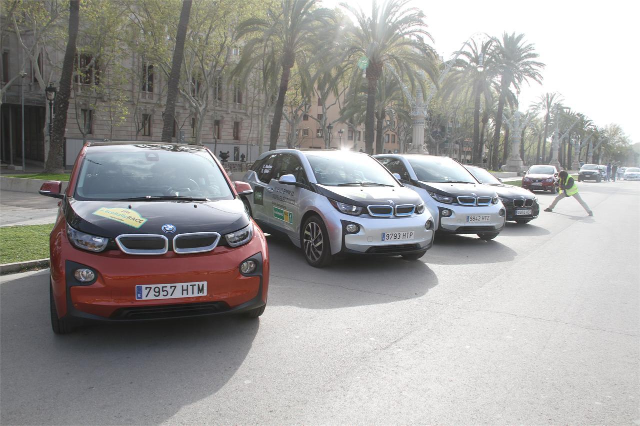 Los BMW i3 del equipo BMW Barcelona. El nuestro, en primer término, era el único REX.