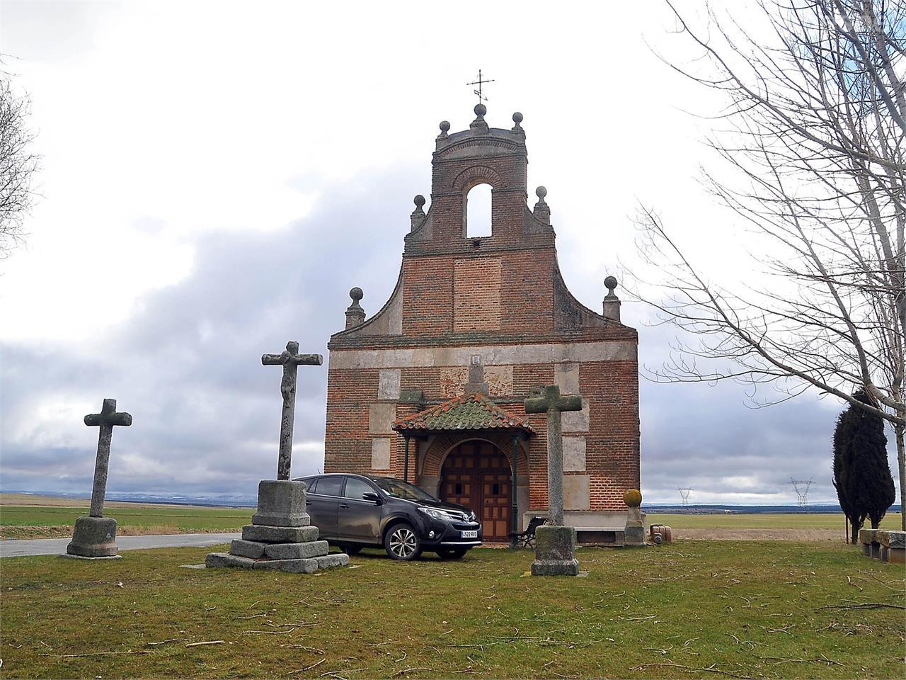 La ermita de San Roque, llegando a Sangarcía ofrece buenas oportunidades fotográficas