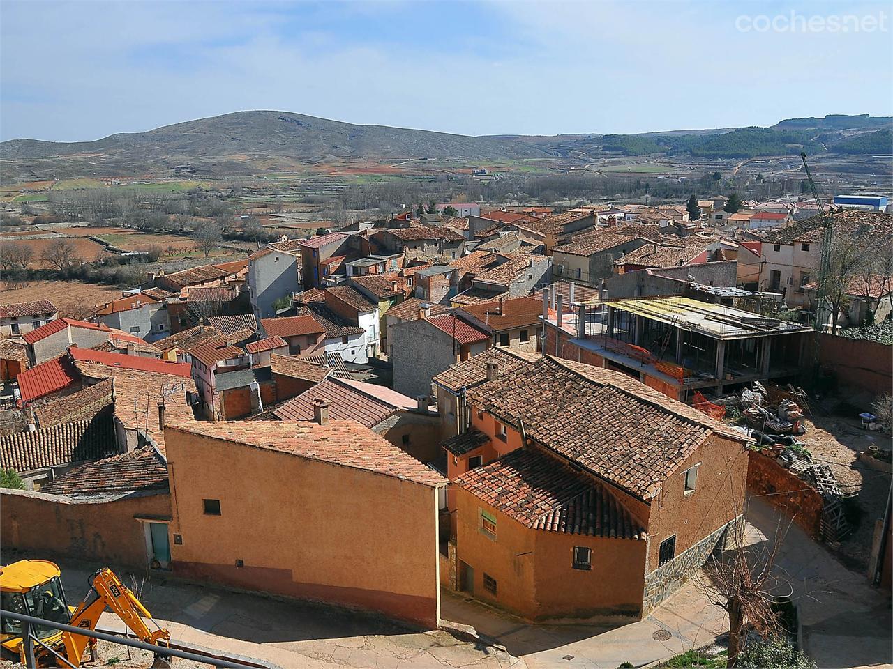 Vista de Ibdes desde el patio de su iglesia