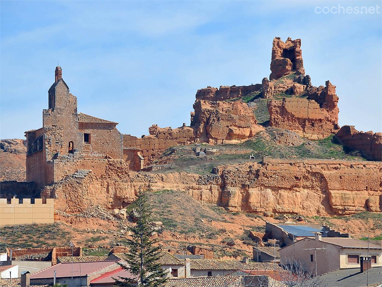 Las ruinas del castillo y la iglesia románica de Monreal de Ariza