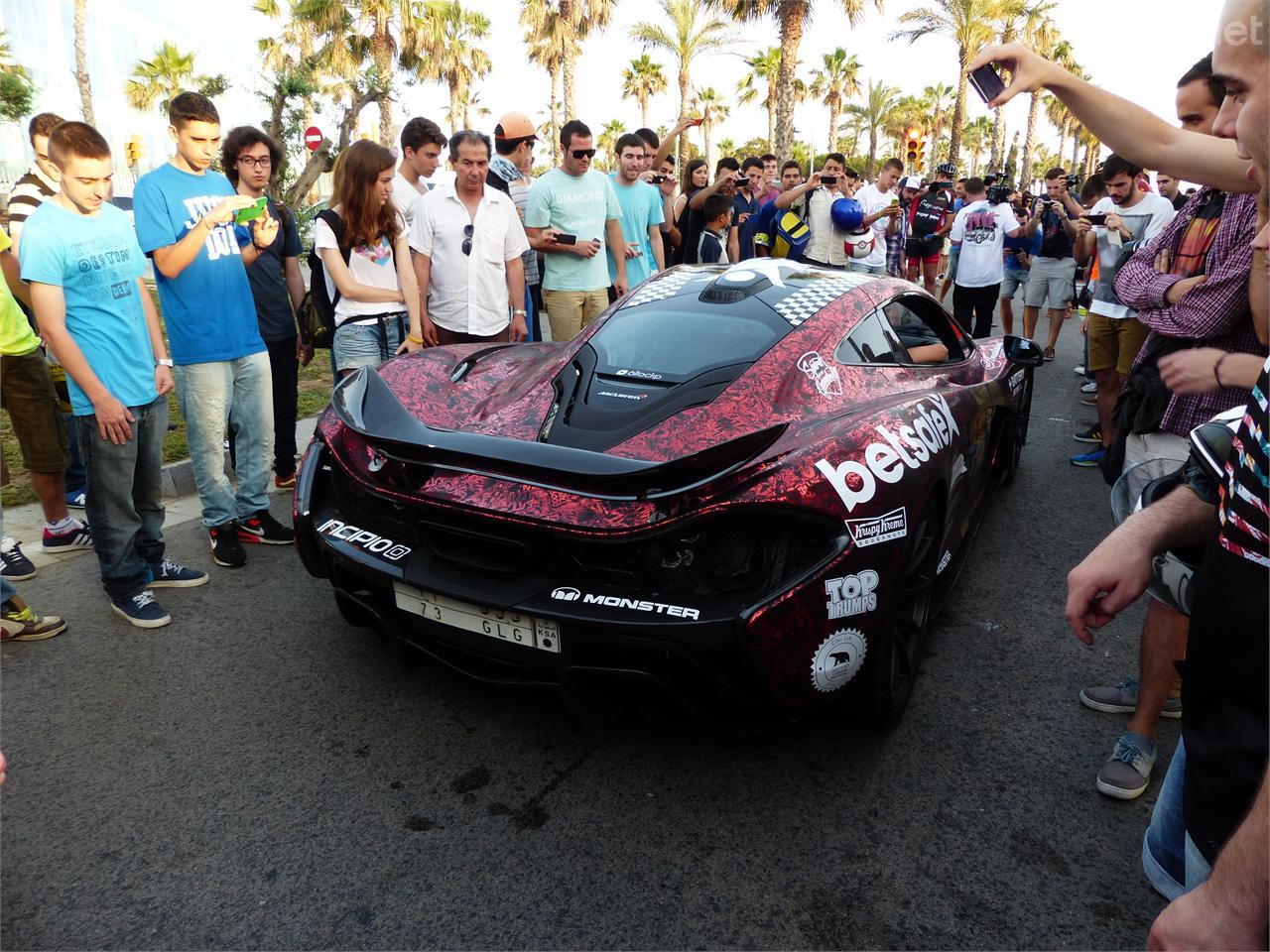 El McLaren P1 fue uno de los que se llevó más fotografías allá por donde pasaba.