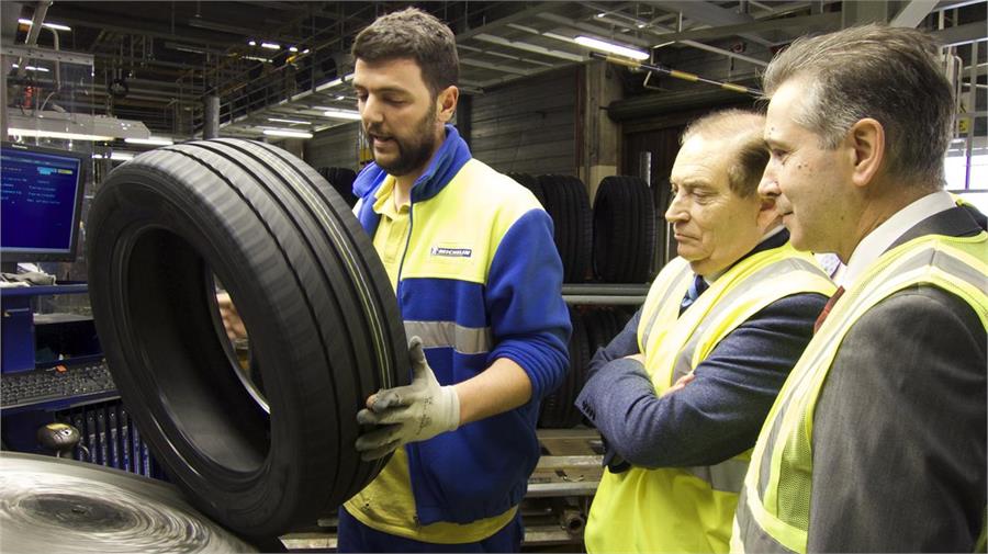 El neumático también ofrece información sobre el mes, el año y la fábrica en la que se produjo.
