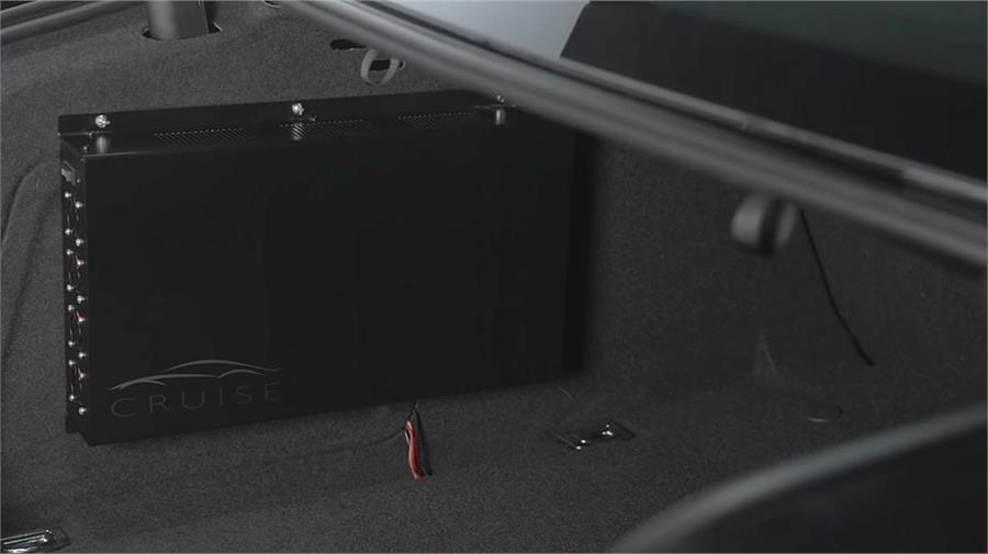 El ordenador que gestiona la información que recibe de los sensores y cámaras de vídeo para activar los actuadores sólo resta 28,3 litros del maletero.