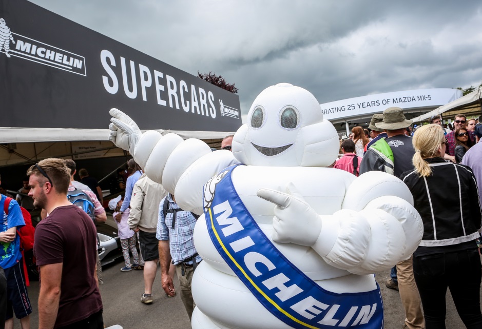 Todos los superdeportivos de calle estaban expuestos en el MICHELIN Supercar Paddock donde los aficionados podían ver y tocar a los Koenigsegg One:1 y demás.