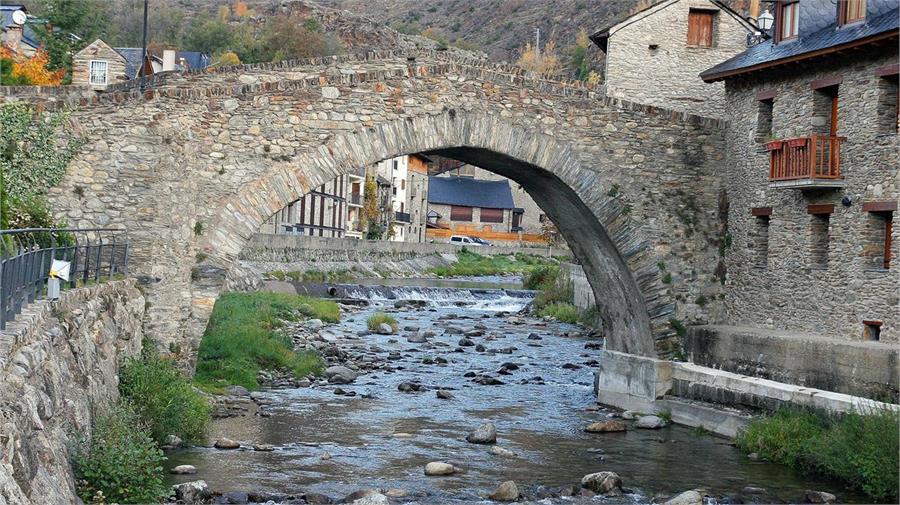 Puente románico en Esterri d´Aneu.