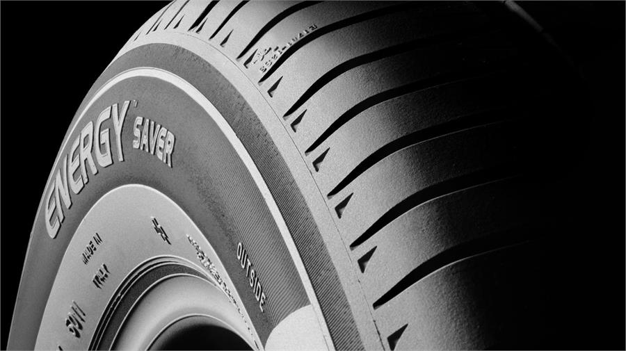 Si circulas con neumáticos desgastados tienes más riesgo de sufrir aquaplanning, los neumáticos deslizarán sobre el agua y podrías perder el control.