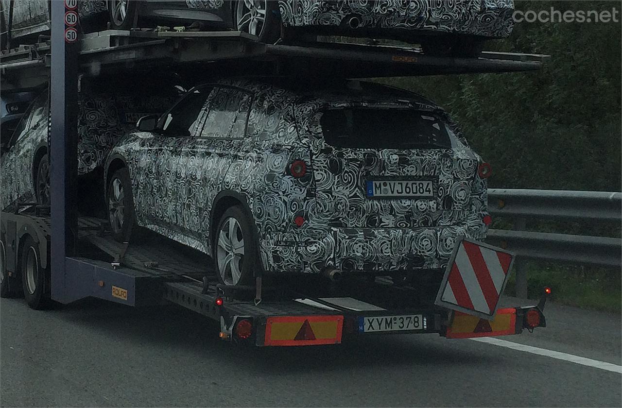 Este BMW X1 con camuflaje es la versión 2016 desarrollado sobre la misma plataforma del Serie 2 Active Tourer. A simple vista se aprecia que es algo más pequeño que el actual.