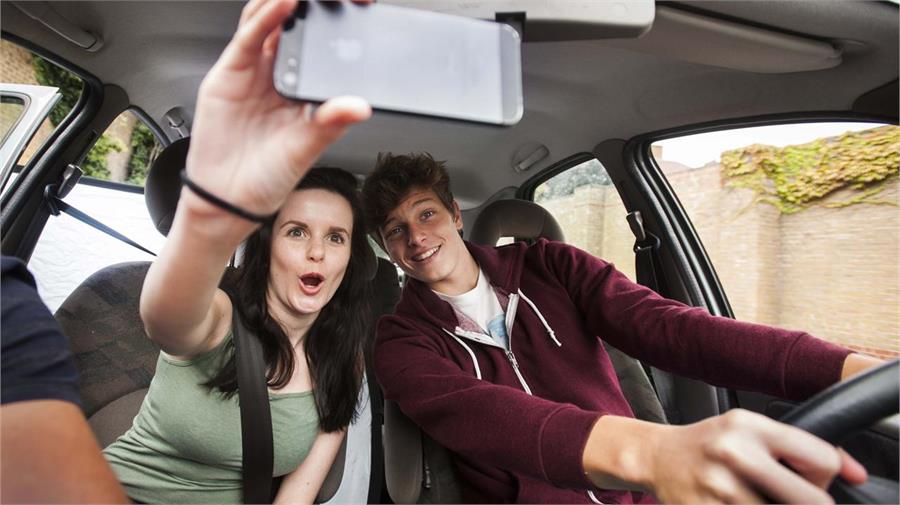 Los peligros del móvil al volante