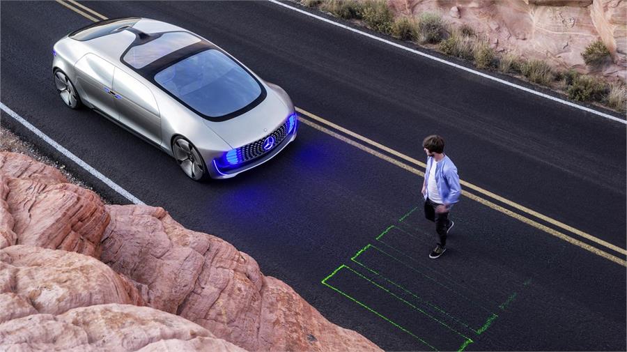 La interacción con personas, vehículos y carreteras cambiará radicalmente la manera de desplazarse en el futuro. Si creamos un paso de cebra virtual, el coche lo sabrá. Riesgo cero.