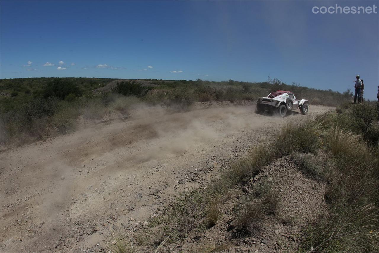 Tras una carrera repleta de problemas, Albert Llovera y Álex Haro ya han acabado su primer Dakar. El andorrano acaba 41º en la general y 8º entre los buguis.