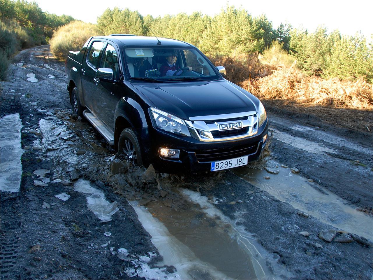 Algunas profundas roderas nos exigieron engranar la tracción 4x4.