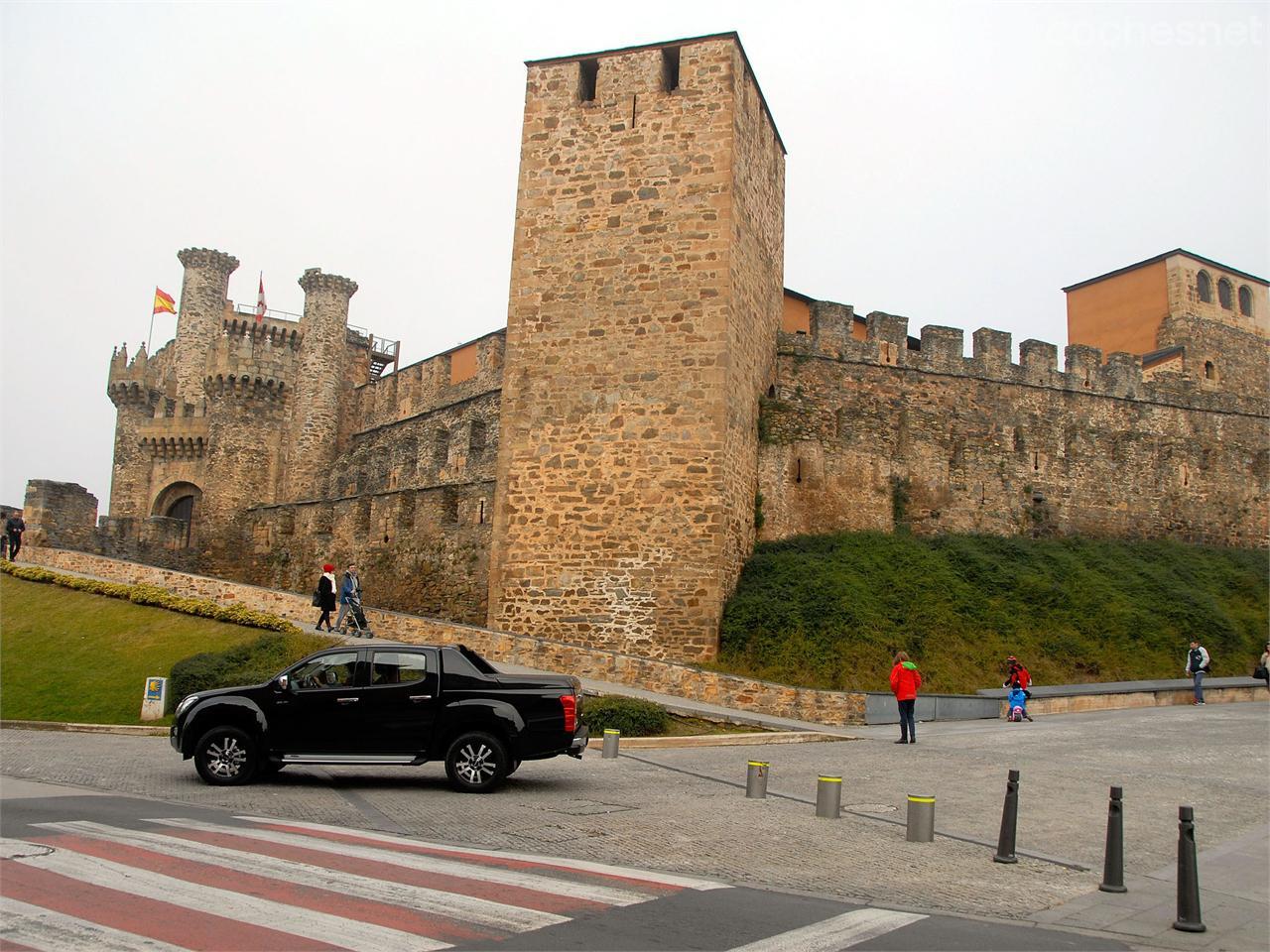 Junto al castillo "templario" de Ponferrada.