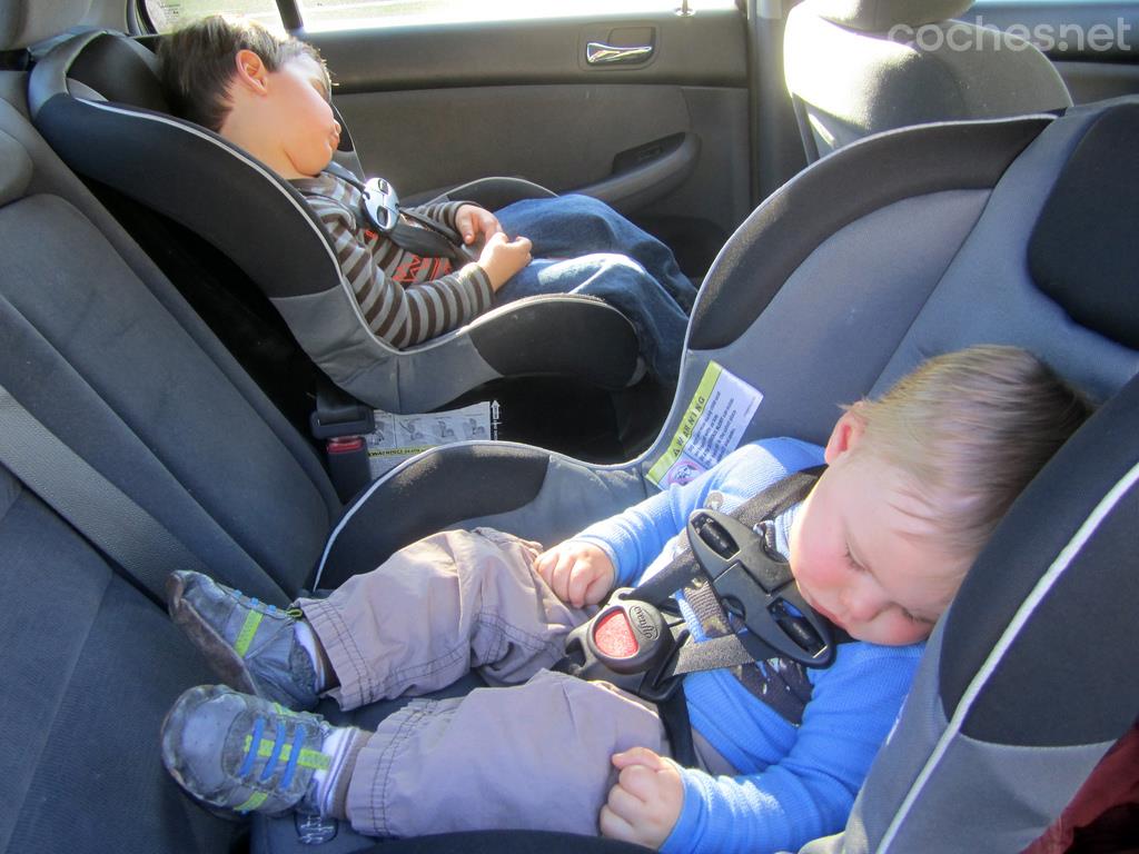 Nueva Ley nacional: todos los menores de 10 años deben viajar en auto con  sillas de seguridad